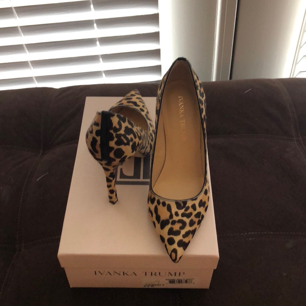 Brown multi pony hair pumps